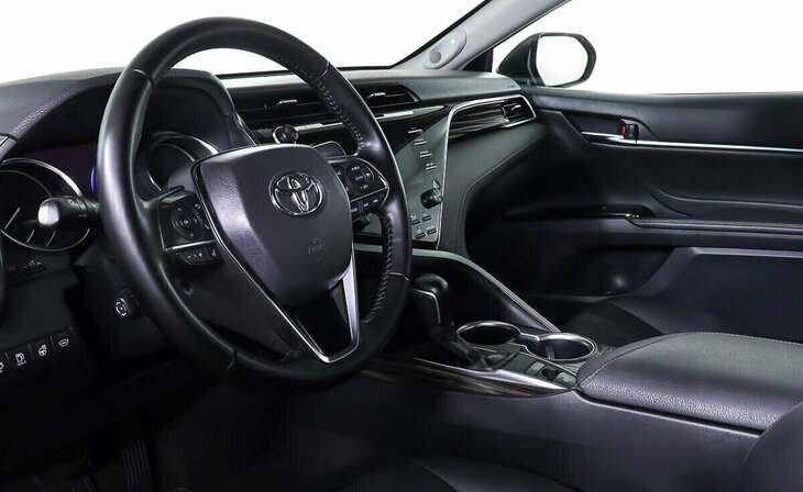 Toyota Camry - Фото 10