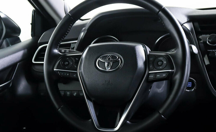 Toyota Camry - Фото 11
