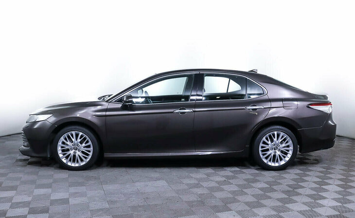 Toyota Camry - Фото 2