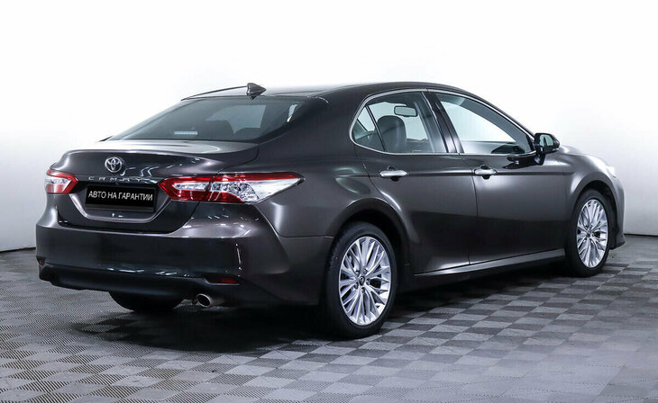 Toyota Camry - Фото 4