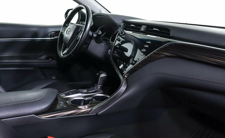 Toyota Camry - Фото 8