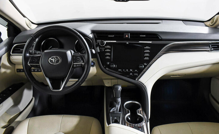 Toyota Camry - Фото 9