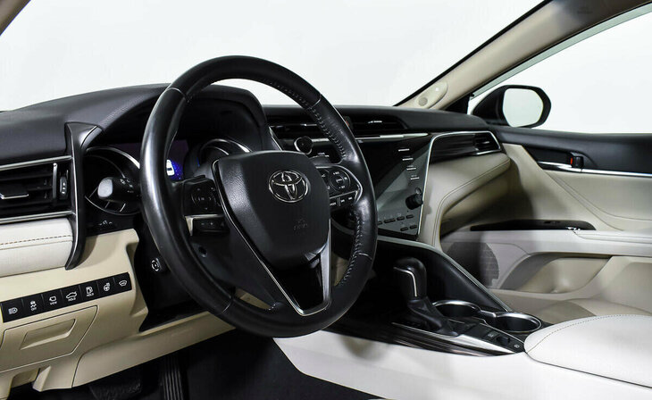 Toyota Camry - Фото 10