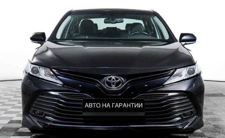 Toyota Camry - Фото 1