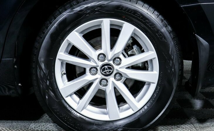 Toyota Camry - Фото 5