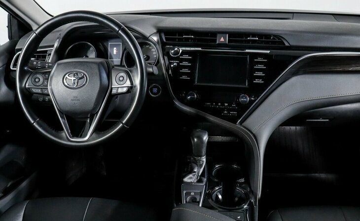 Toyota Camry - Фото 7