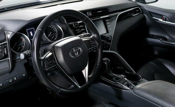 Toyota Camry - Фото 8