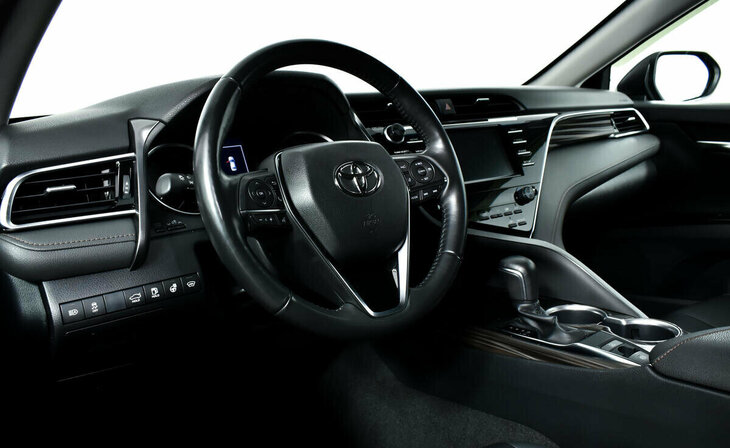 Toyota Camry - Фото 10