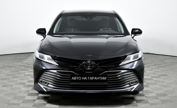 Toyota Camry - Фото 1