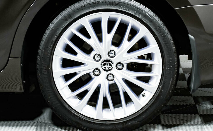 Toyota Camry - Фото 4