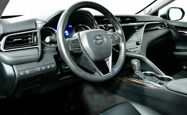 Toyota Camry - Фото 7