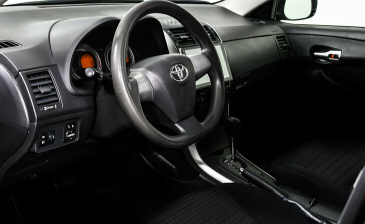 Toyota Corolla - Фото 8