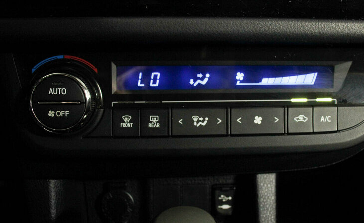 Toyota Corolla - Фото 11