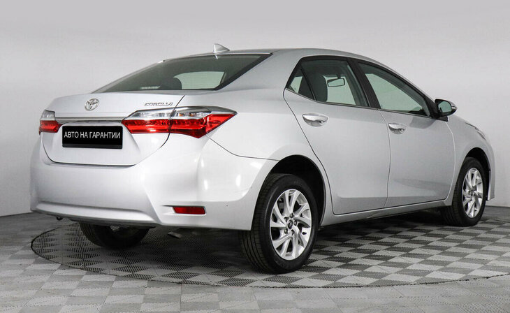 Toyota Corolla - Фото 2