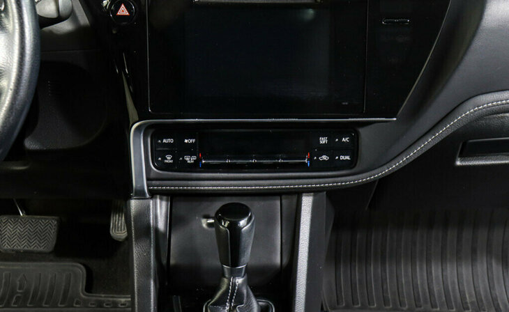 Toyota Corolla - Фото 11