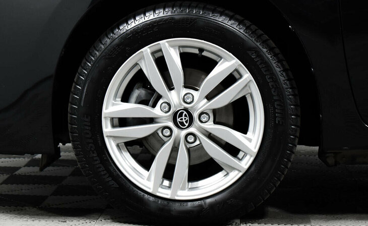 Toyota Corolla - Фото 7