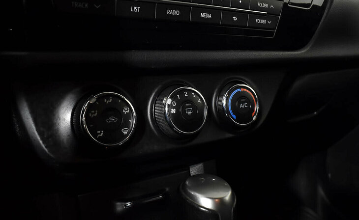 Toyota Corolla - Фото 13