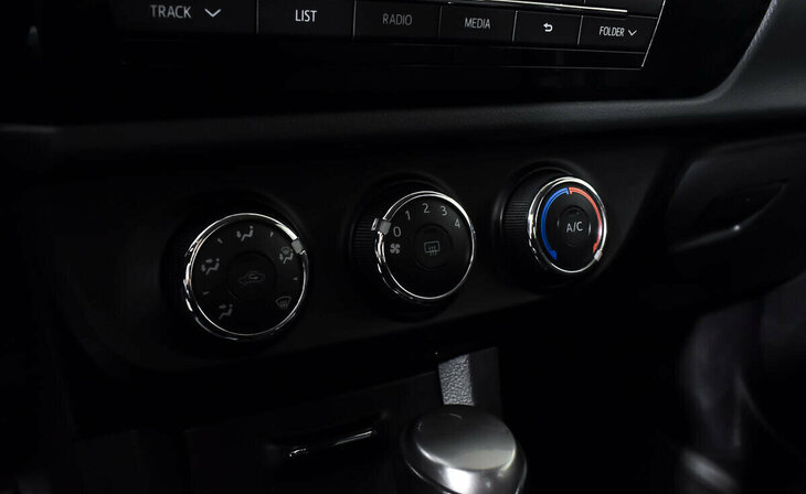 Toyota Corolla - Фото 13