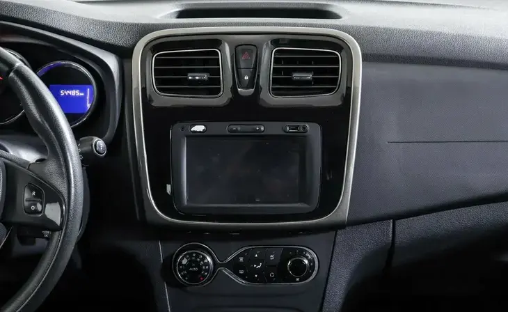 Renault Sandero - Фото 9