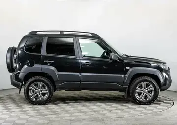 Lada Niva Travel