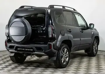 Lada Niva Travel