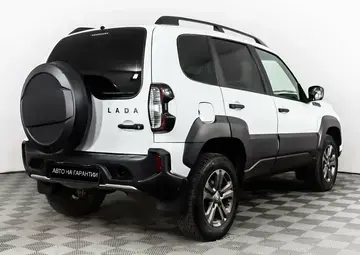Lada Niva Travel