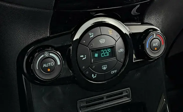 Ford Fiesta - Фото 16