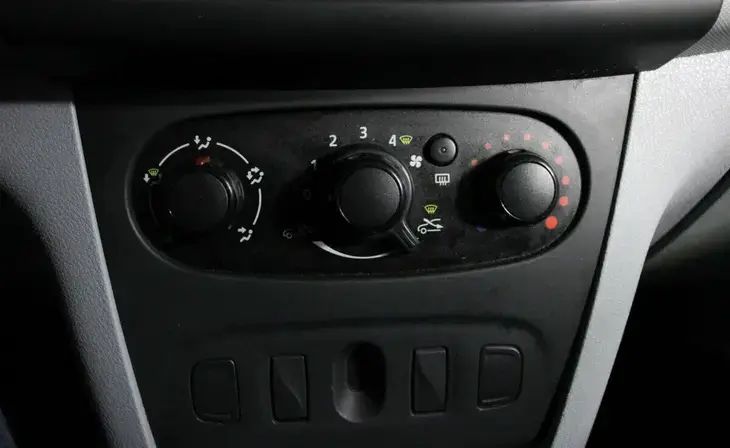 Renault Sandero - Фото 9