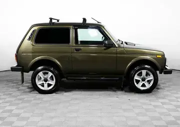 Lada Niva Legend