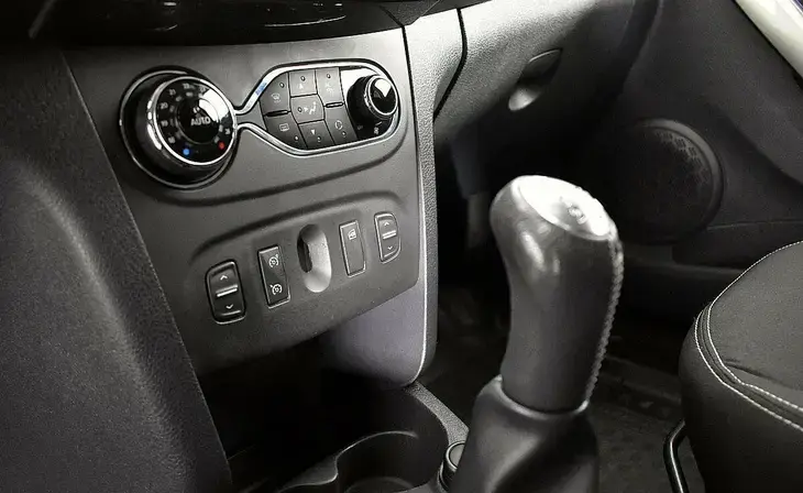 Renault Sandero - Фото 7
