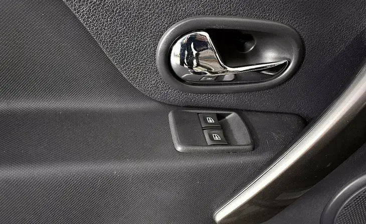 Renault Sandero - Фото 8