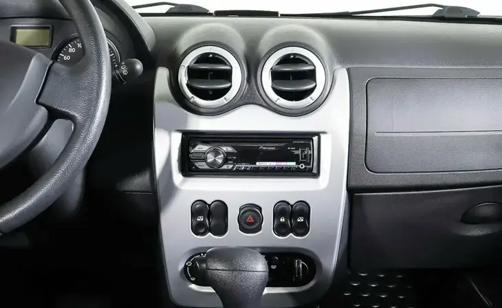 Renault Sandero - Фото 13