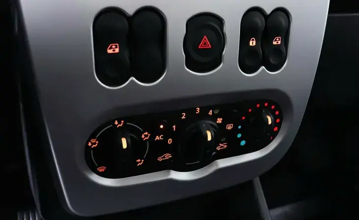 Renault Sandero - Фото 15