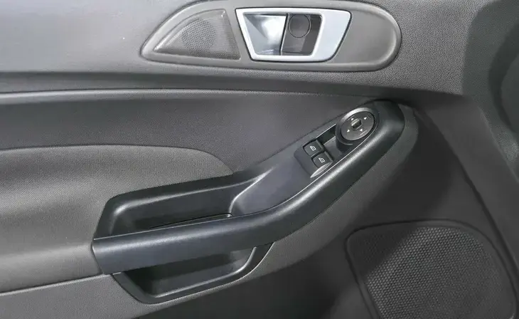 Ford Fiesta - Фото 10