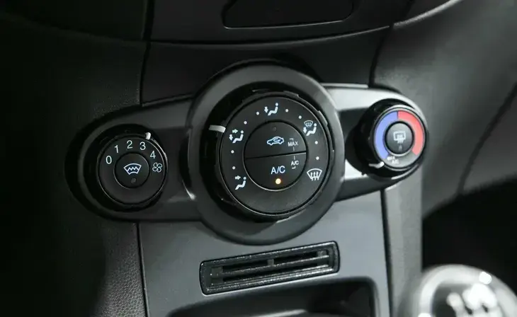 Ford Fiesta - Фото 7