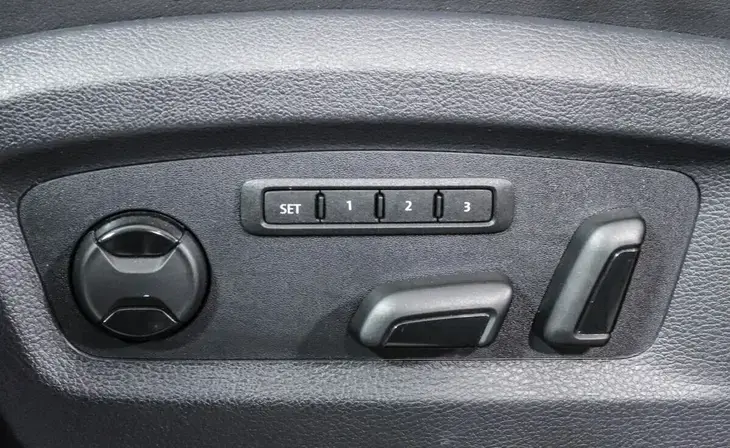 Volkswagen Multivan - Фото 12