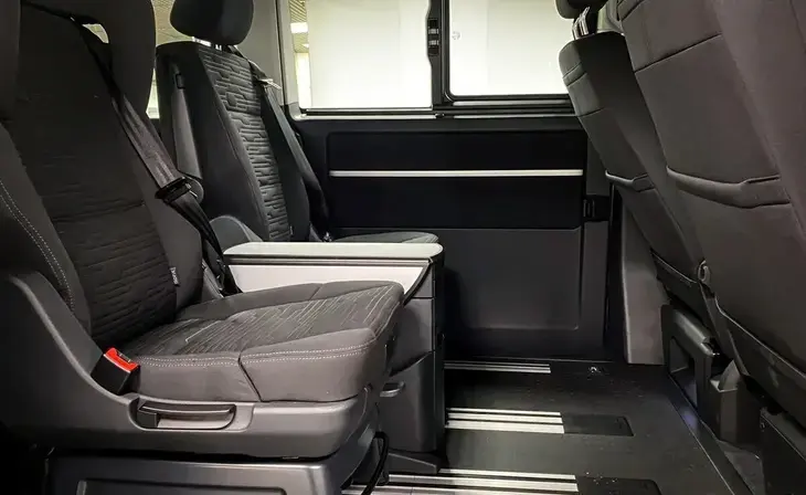 Volkswagen Multivan - Фото 10