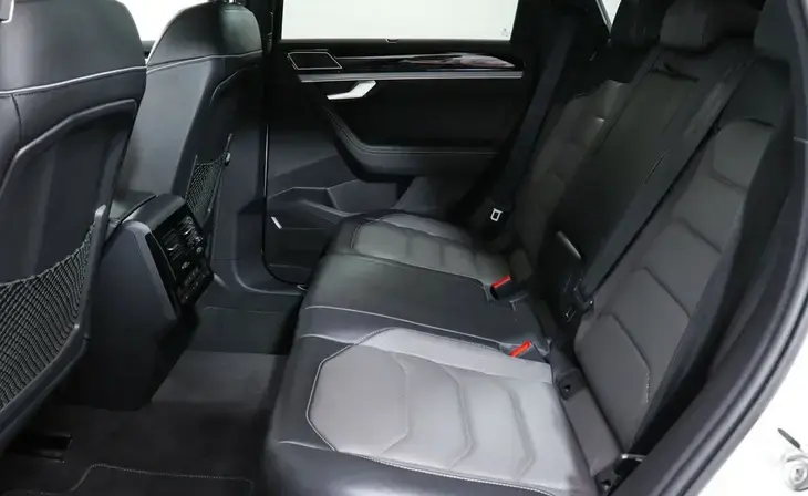 Volkswagen Touareg - Фото 10