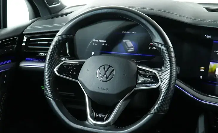 Volkswagen Touareg - Фото 12