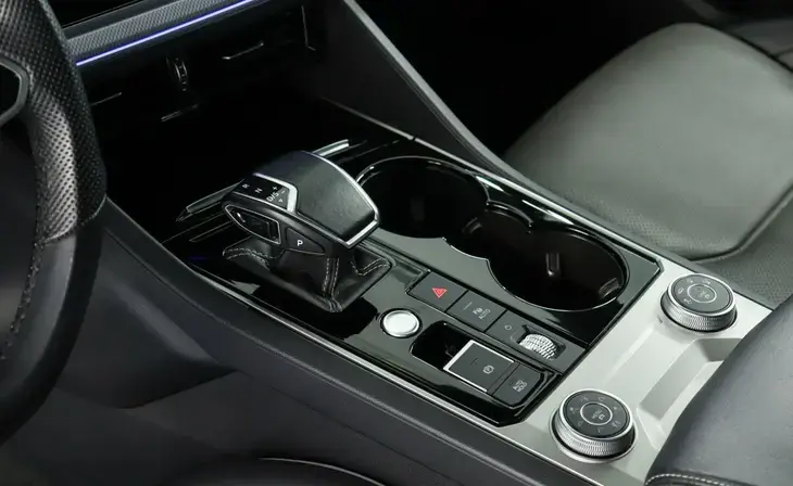 Volkswagen Touareg - Фото 18