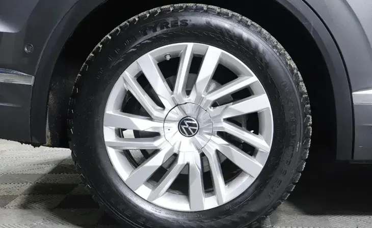 Volkswagen Touareg - Фото 4