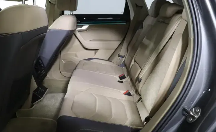 Volkswagen Touareg - Фото 8