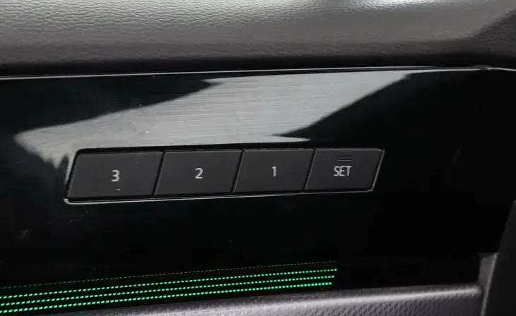 Volkswagen Touareg - Фото 10