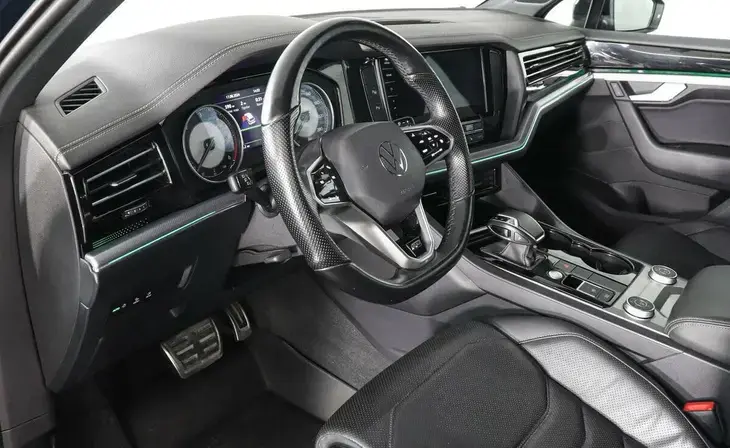 Volkswagen Touareg - Фото 4