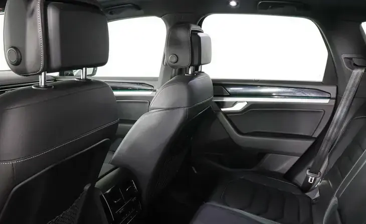 Volkswagen Touareg - Фото 6