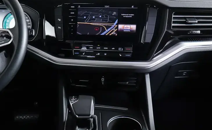 Volkswagen Touareg - Фото 11