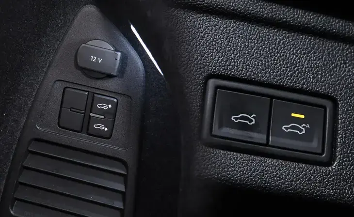 Volkswagen Touareg - Фото 18