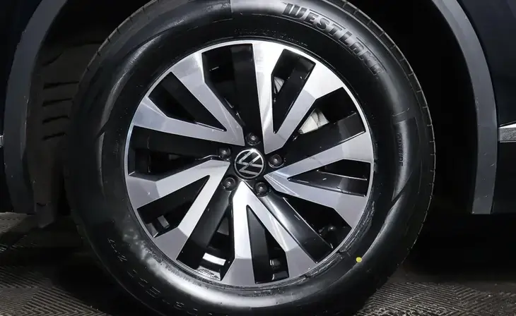 Volkswagen Touareg - Фото 4
