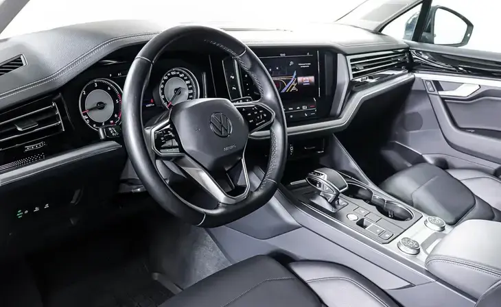 Volkswagen Touareg - Фото 6