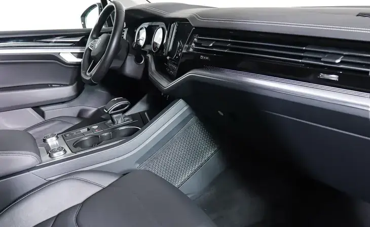 Volkswagen Touareg - Фото 7